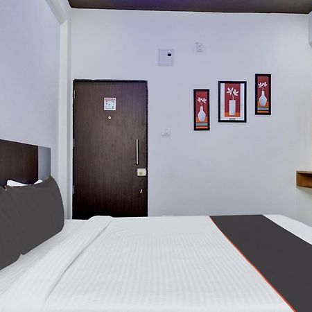 Super Collection O Eon Inn Near Pune Airport Kharadi Bagian luar foto