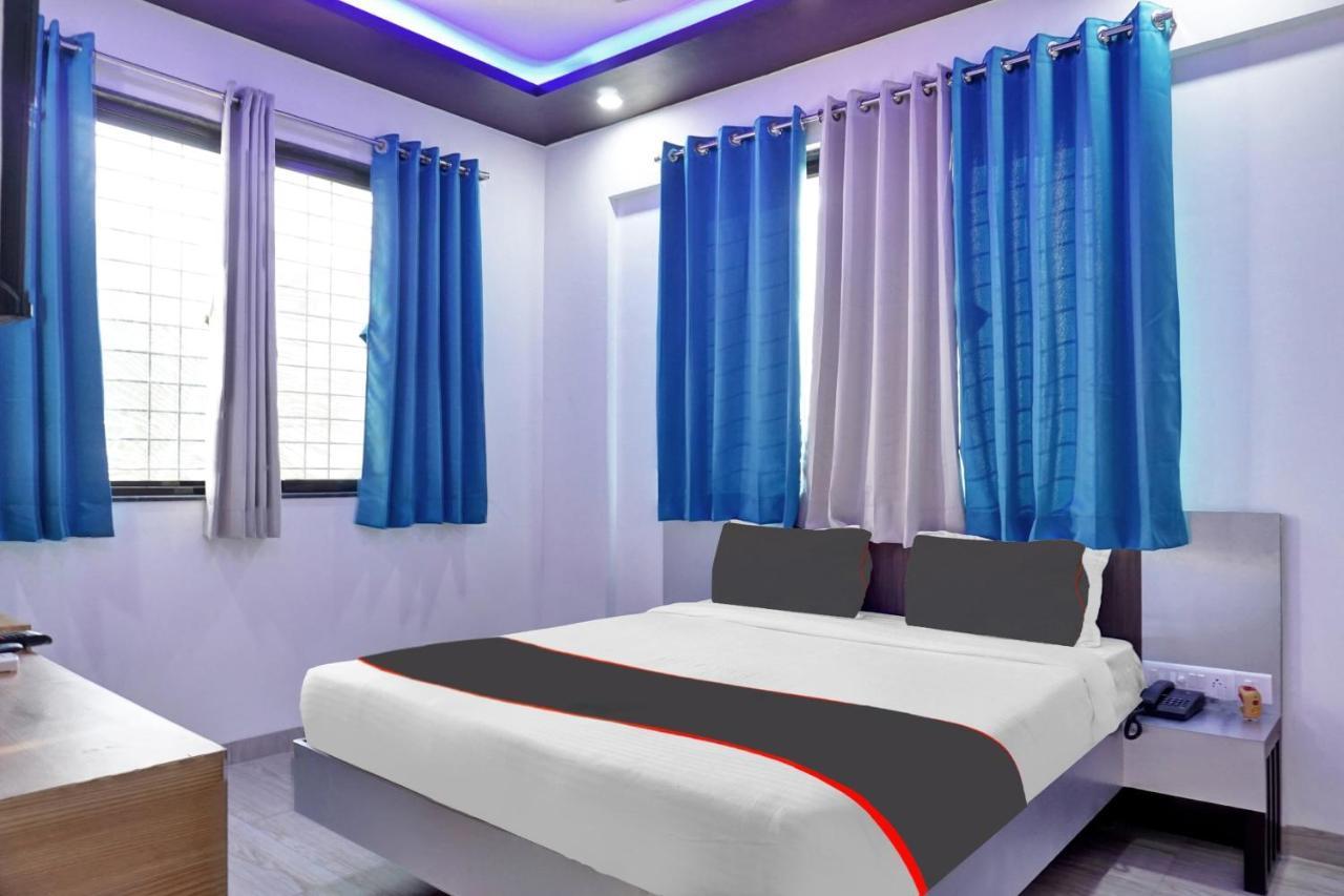 Super Collection O Eon Inn Near Pune Airport Kharadi Bagian luar foto