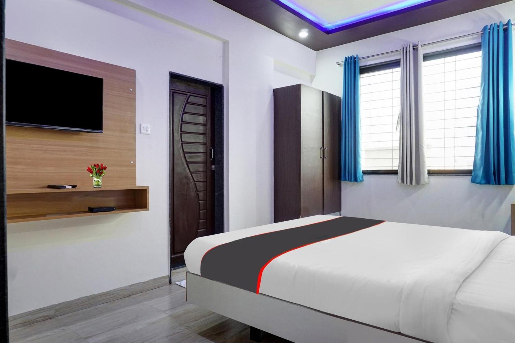 Super Collection O Eon Inn Near Pune Airport Kharadi Bagian luar foto