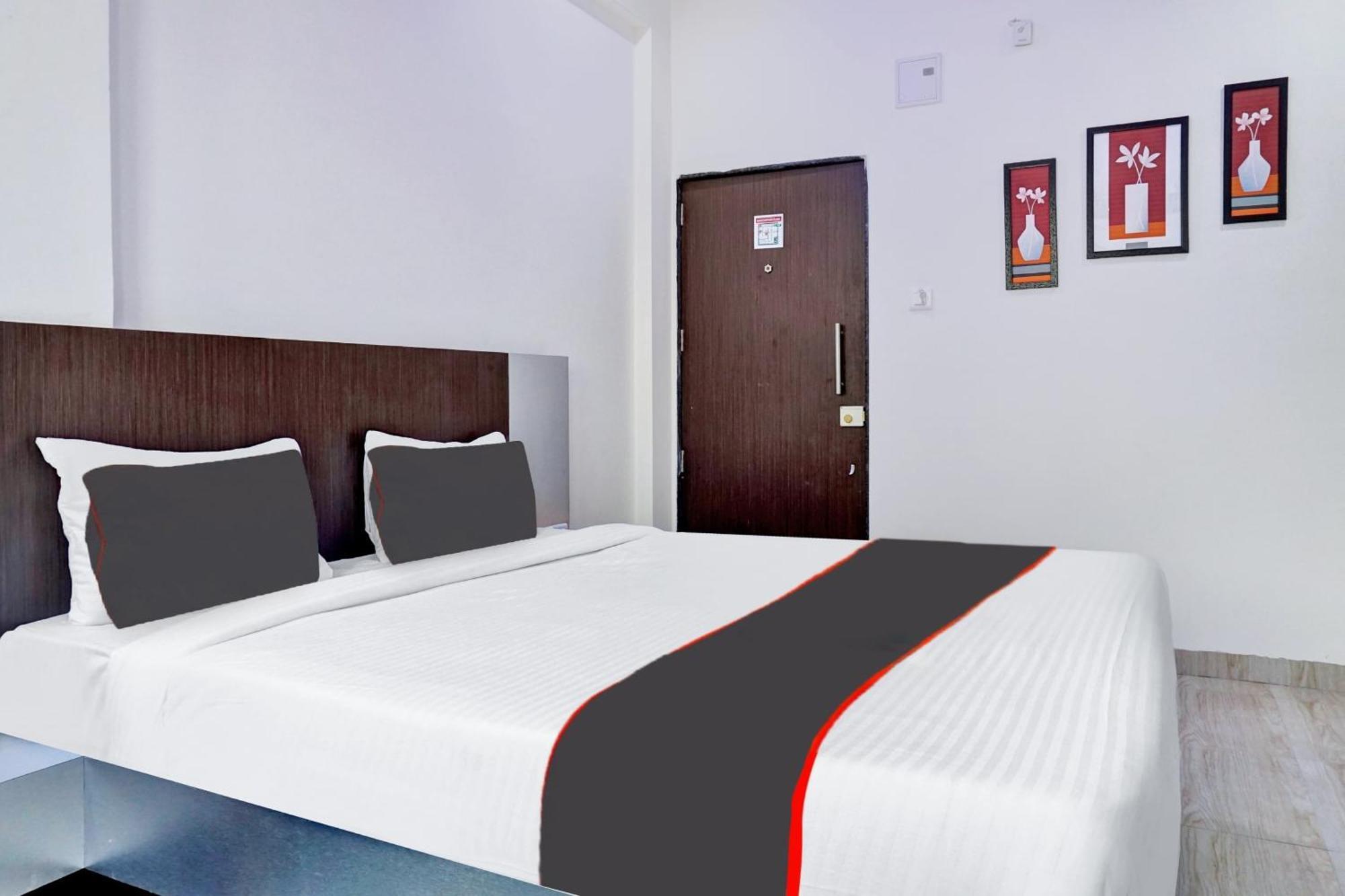 Super Collection O Eon Inn Near Pune Airport Kharadi Bagian luar foto