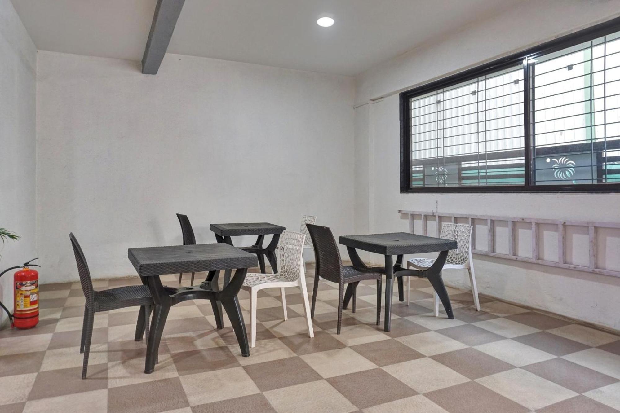 Super Collection O Eon Inn Near Pune Airport Kharadi Bagian luar foto