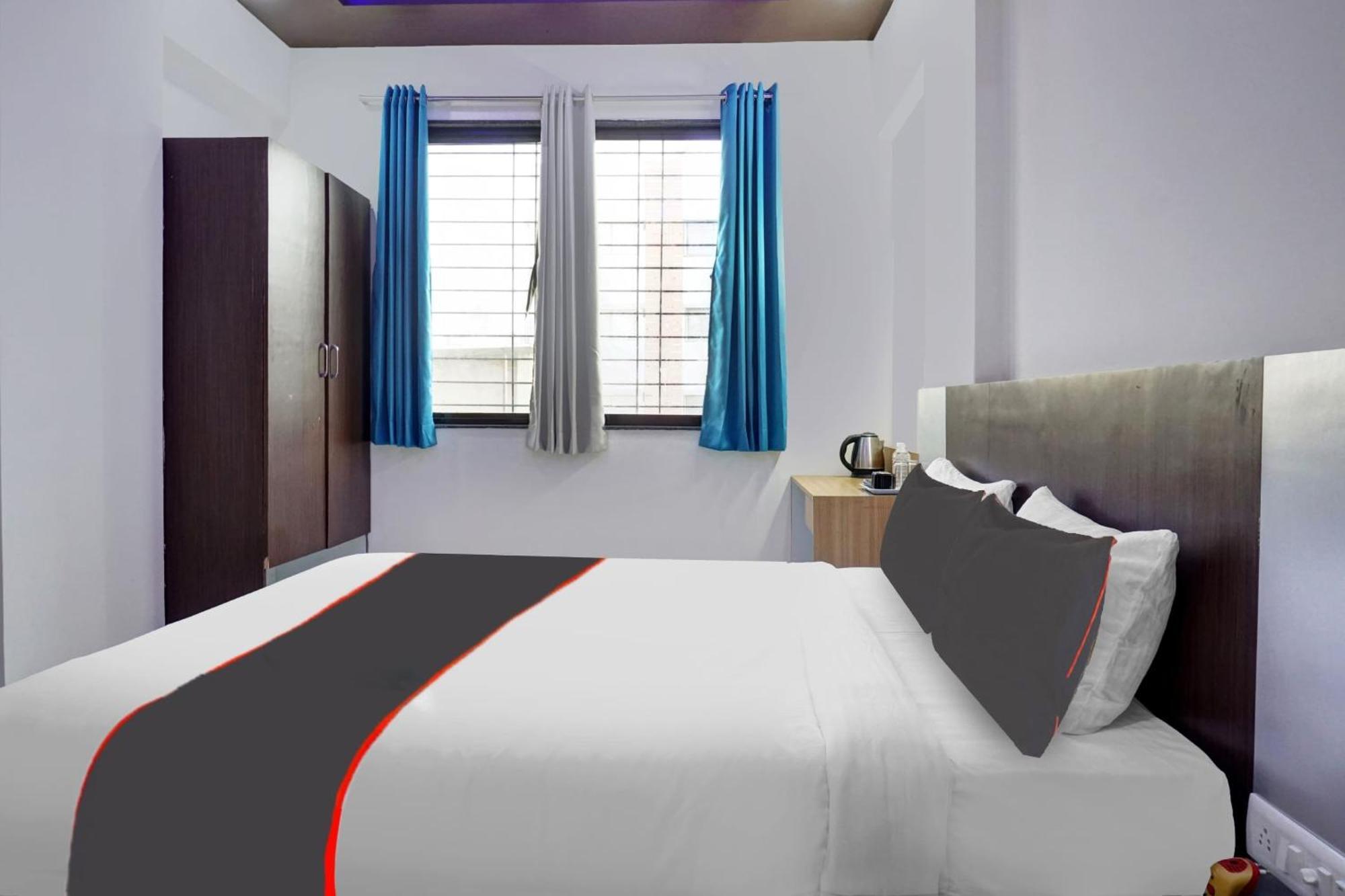 Super Collection O Eon Inn Near Pune Airport Kharadi Bagian luar foto