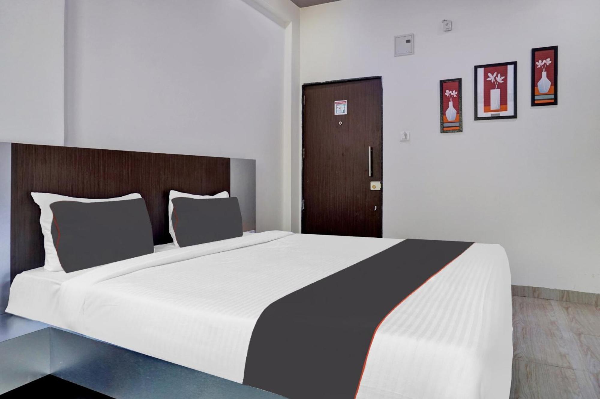 Super Collection O Eon Inn Near Pune Airport Kharadi Bagian luar foto